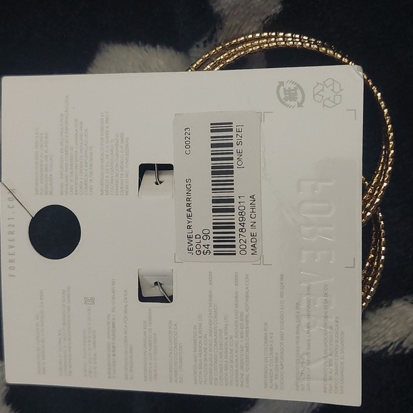 NWT Forever 21 gold hoops - Picture 3 of 3